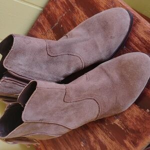 Suede boots